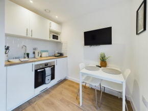Stylish 1BR in Cheltenham Place